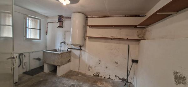 APPARTEMENT T3 MEUBLE 1ER ETAGE ENTIEREMENT REFAIT A NEUF - CLIMATISATION - GARAGE - CAVE