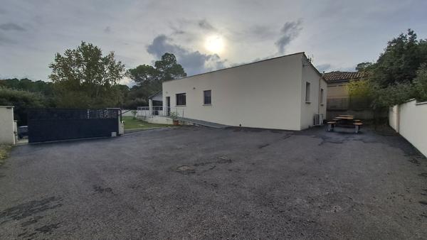 Villa 4 chambres Secteur Sainte Cécile les Vignes Mondragon (84430)