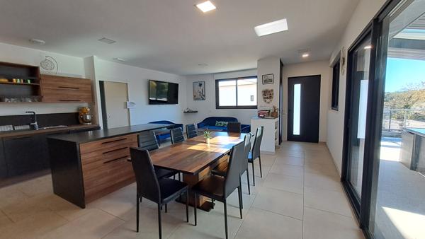 Villa 4 chambres Secteur Sainte Cécile les Vignes Mondragon (84430)