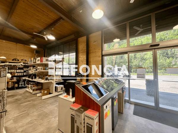 À vendre Local commercial 220 m² - Saint-étienne-de-tinée 06660