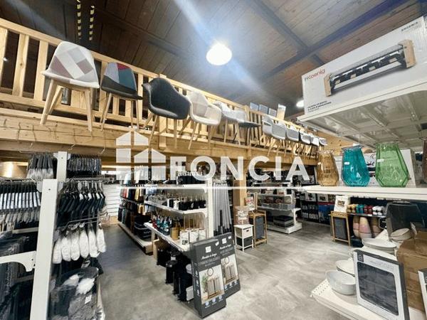 À vendre Local commercial 220 m² - Saint-étienne-de-tinée 06660