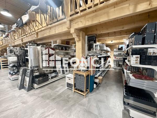 À vendre Local commercial 220 m² - Saint-étienne-de-tinée 06660