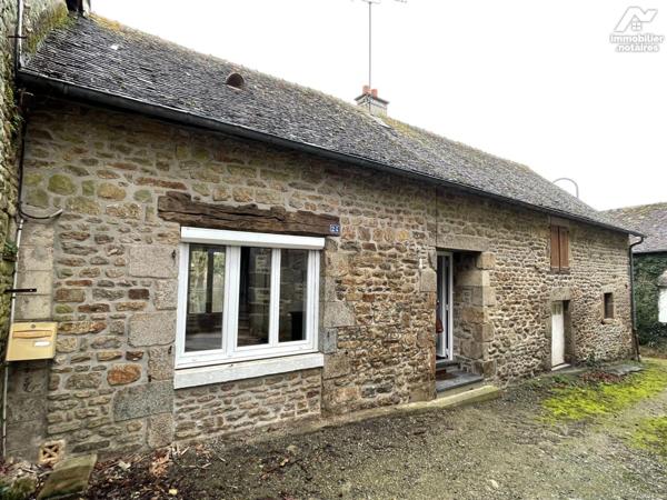 Au coeur de SAINT PIERRE DES NIDS maison en pierres comprenant :
- Au rez-de-chaussée : un sal...