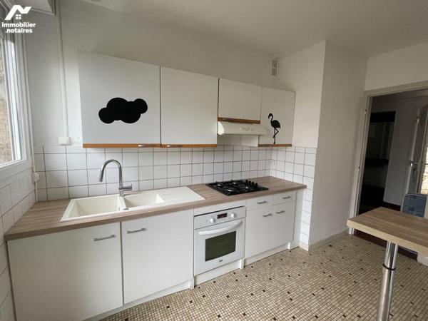 Au coeur de SAINT PIERRE DES NIDS maison en pierres comprenant :
- Au rez-de-chaussée : un sal...