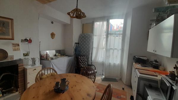 Châtillon-en-Diois (26410) Exclusivité-Cœur du village de Châtillon-en-Diois/ Maison en pierres avec balcon