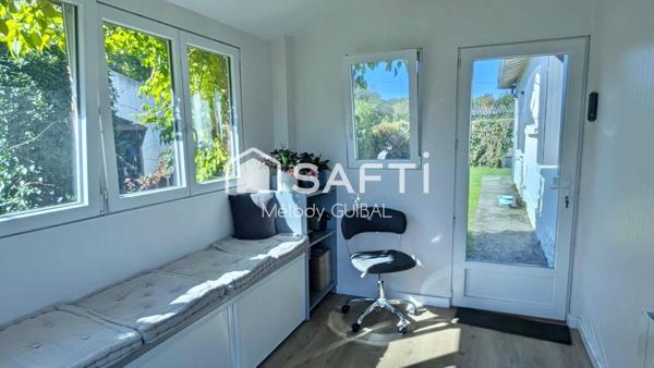 À Médis, 2 maisons indépendantes, 155 m2 au total, 5 chambres, garage et jardin clos.