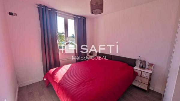 À Médis, 2 maisons indépendantes, 155 m2 au total, 5 chambres, garage et jardin clos.