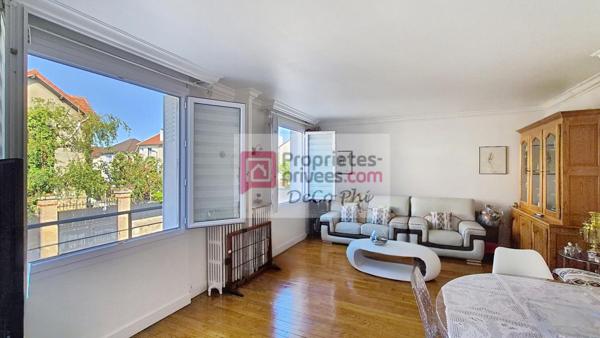 Maison  100m2  (130 au sol)   Très bon état  Terrasse sud-ouest 10m2  Versailles Porchefontaine