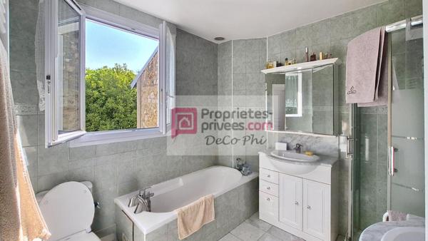 Maison  100m2  (130 au sol)   Très bon état  Terrasse sud-ouest 10m2  Versailles Porchefontaine