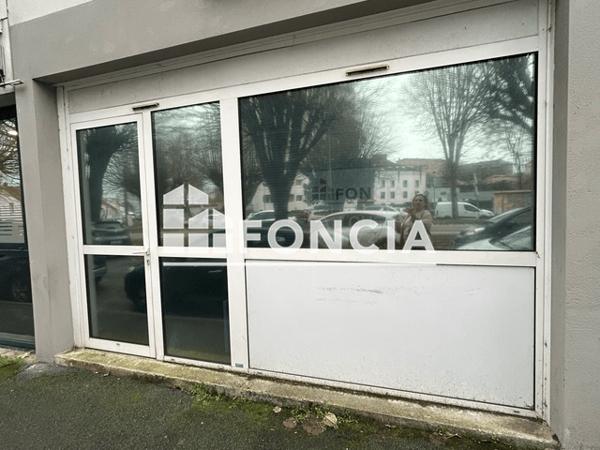 Location Local commercial 3 pièces 41 m² - 41 BOULEVARD DES ETATS UNIS La Roche Sur Yon 85000