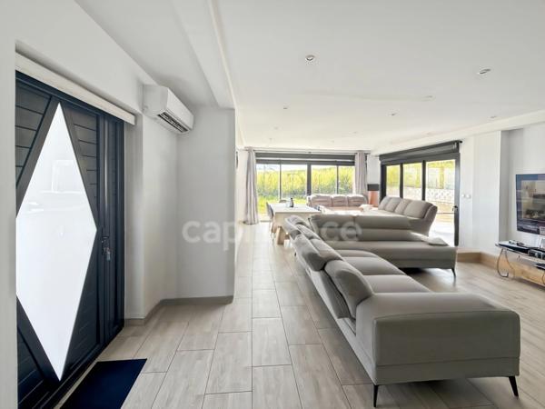 Une maison contemporaine avec vue mer, volumes généreux et cadre de vie privilégié à Sainte-Marie