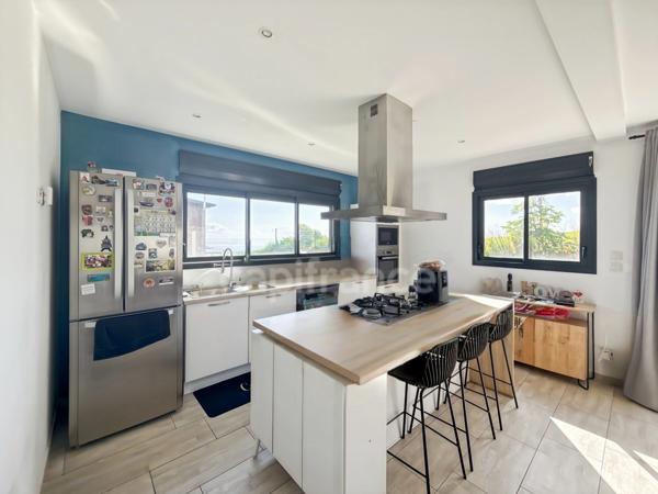 Une maison contemporaine avec vue mer, volumes généreux et cadre de vie privilégié à Sainte-Marie
