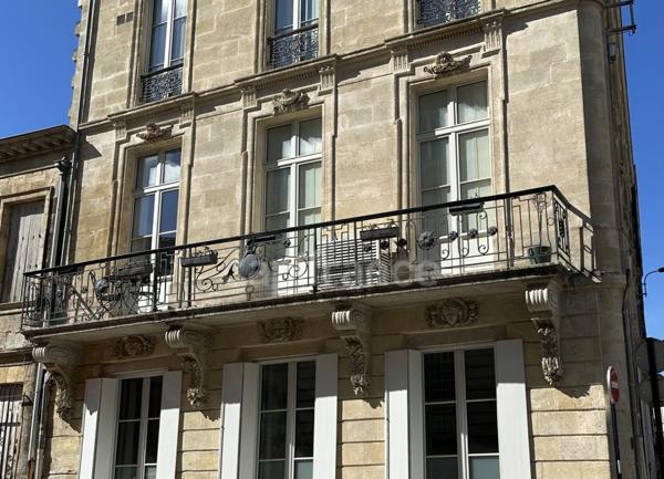 Appartement à vendre 3/ 4 avec balcon immeuble pierre Jardin public BORDEAUX (33)