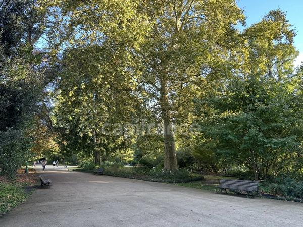 Appartement à vendre 3/ 4 avec balcon immeuble pierre Jardin public BORDEAUX (33)