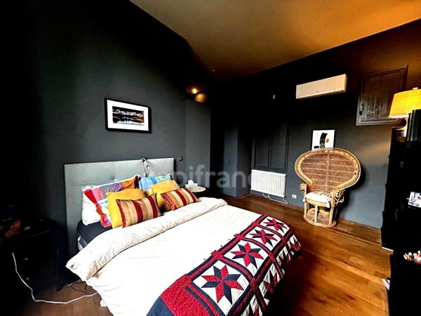 Appartement à vendre 3/ 4 avec balcon immeuble pierre Jardin public BORDEAUX (33)