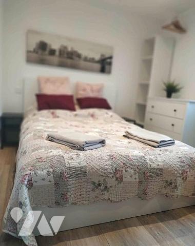 Villa avec jardin et piscine située dans un quartier calme et résidentiel