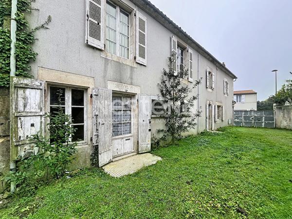 Maison Lucon a vendre rénovation pierre jardin centre ville