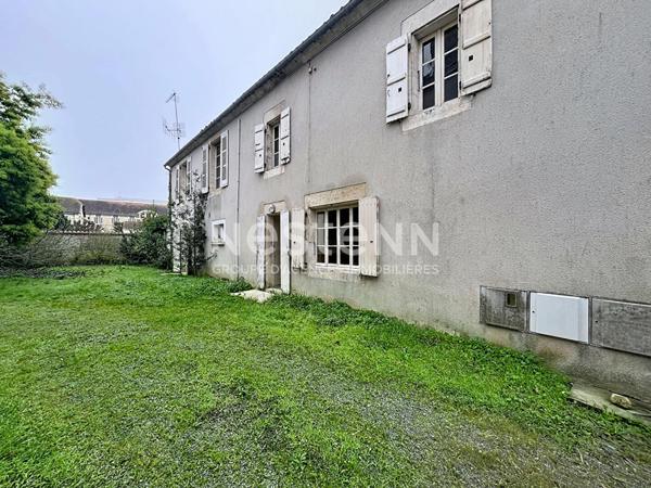 Maison Lucon a vendre rénovation pierre jardin centre ville