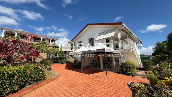 Maison sur deux niveaux avec piscine et T2 au RDC