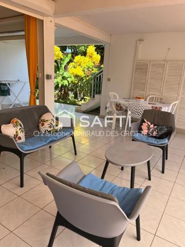 Maison sur deux niveaux avec piscine et T2 au RDC