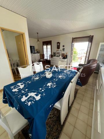 Maison sur deux niveaux avec piscine et T2 au RDC