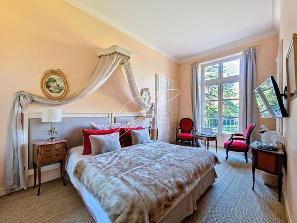 Château 1450 m² Parc 4 Ha