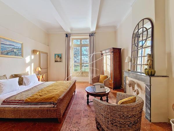 Château 1450 m² Parc 4 Ha