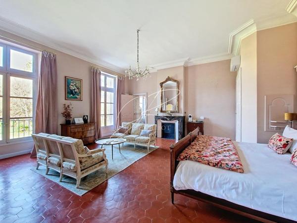 Château 1450 m² Parc 4 Ha