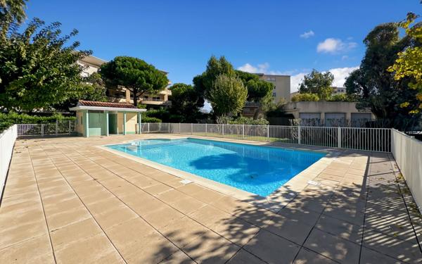 Appartement à vendre    2 pièces • 48,52 m2 Fréjus