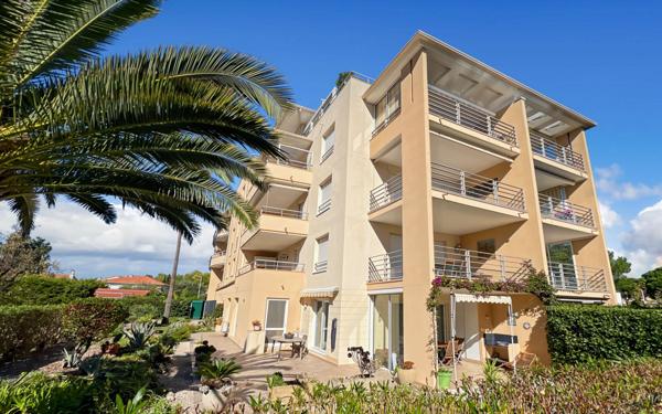 Appartement à vendre    2 pièces • 48,52 m2 Fréjus