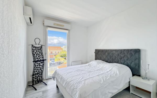 Appartement à vendre    2 pièces • 48,52 m2 Fréjus