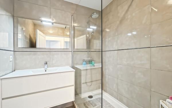 Appartement à vendre    2 pièces • 48,52 m2 Fréjus