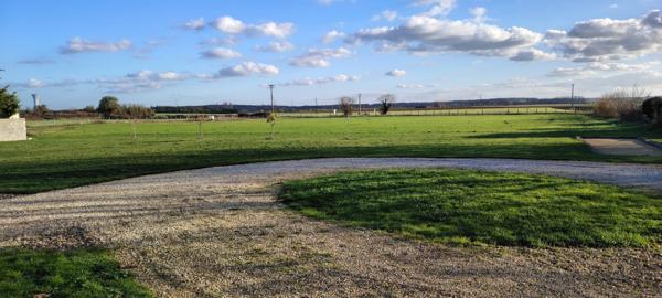 Dpt Deux Sèvres (79), à vendre AIRVAULT maison P6 de 115,5 m² - Terrain de 11861 - Plain pied