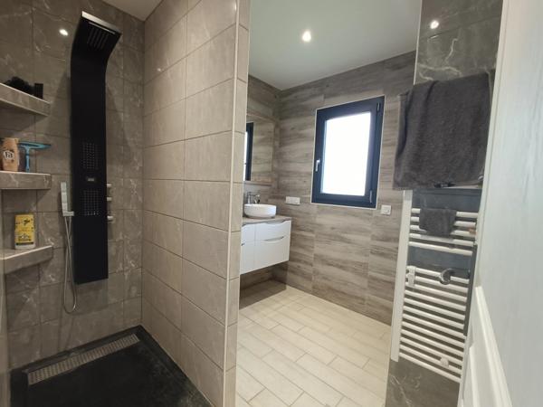 Dpt Deux Sèvres (79), à vendre AIRVAULT maison P6 de 115,5 m² - Terrain de 11861 - Plain pied