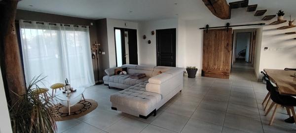 Dpt Deux Sèvres (79), à vendre AIRVAULT maison P6 de 115,5 m² - Terrain de 11861 - Plain pied