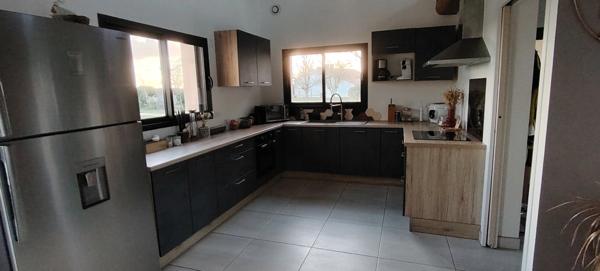 Dpt Deux Sèvres (79), à vendre AIRVAULT maison P6 de 115,5 m² - Terrain de 11861 - Plain pied