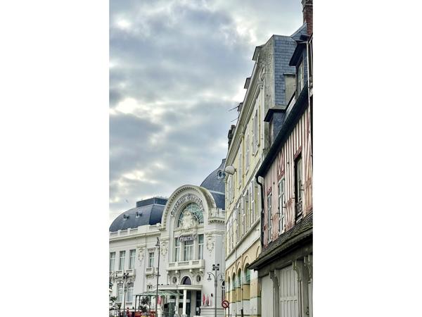 Immeuble 23 pièces - 590 m²
BIEN PRESTIGE