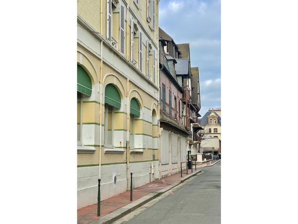 Immeuble 23 pièces - 590 m²
BIEN PRESTIGE