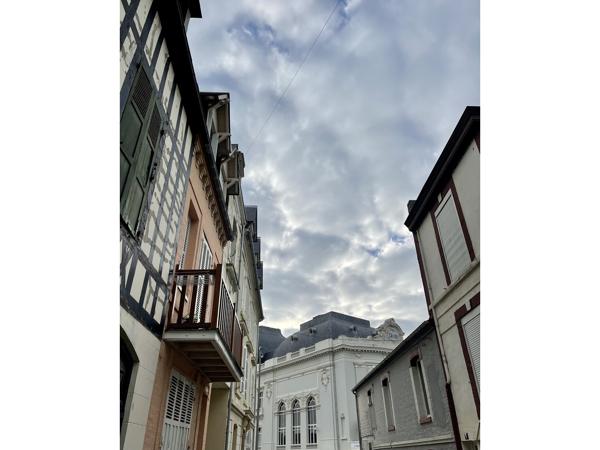 Immeuble 23 pièces - 590 m²
BIEN PRESTIGE