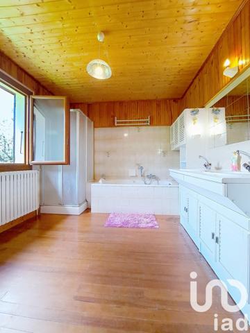 Châlet 6 pièces de 212 m² à Puy-Saint-Vincent (05290)