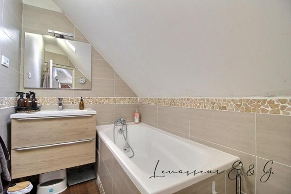 Laigneville 60290 - Pavillon 4 chambres - bureau - dépendance sur 600m² de terrain