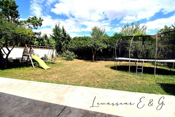 Laigneville 60290 - Pavillon 4 chambres - bureau - dépendance sur 600m² de terrain