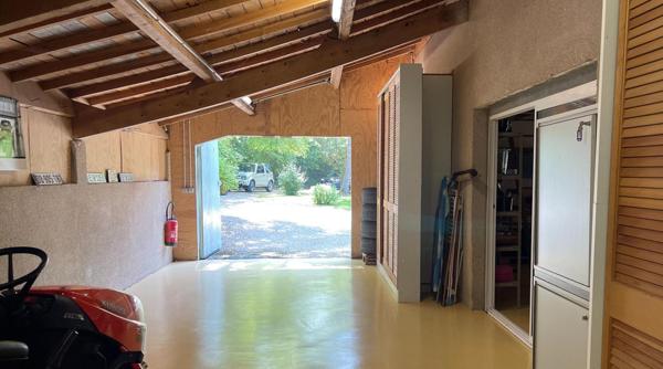 Propriété rare et exceptionnelle : ancien moulin restauré avec dépendance, piscine chauffée et jardin idyllique