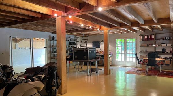 Propriété rare et exceptionnelle : ancien moulin restauré avec dépendance, piscine chauffée et jardin idyllique