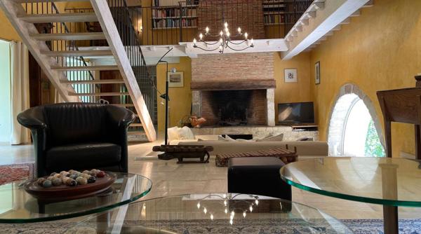 Propriété rare et exceptionnelle : ancien moulin restauré avec dépendance, piscine chauffée et jardin idyllique