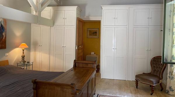 Propriété rare et exceptionnelle : ancien moulin restauré avec dépendance, piscine chauffée et jardin idyllique