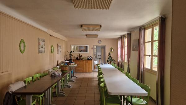 Bar - brasserie, fond de commerce 70m² + logement