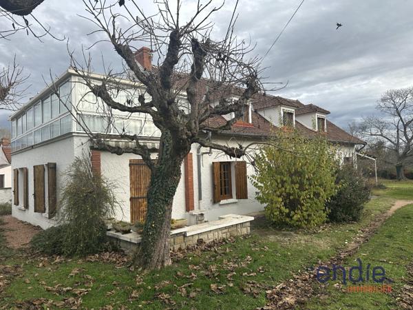 VENTE d'une maison de 8 pièces (183 m²) à BRUGHEAS