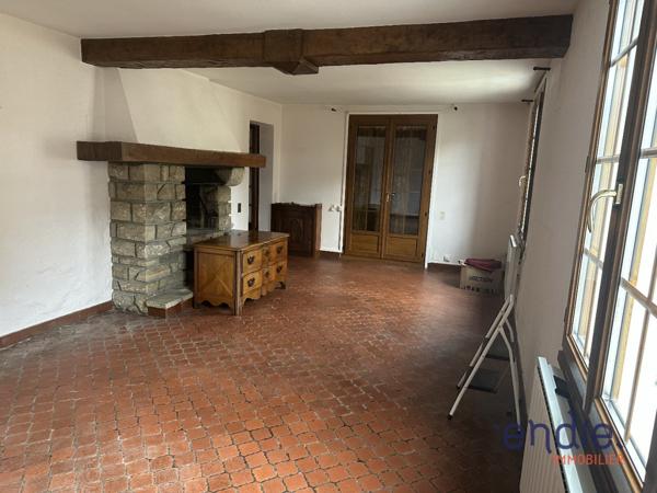 VENTE d'une maison de 8 pièces (183 m²) à BRUGHEAS