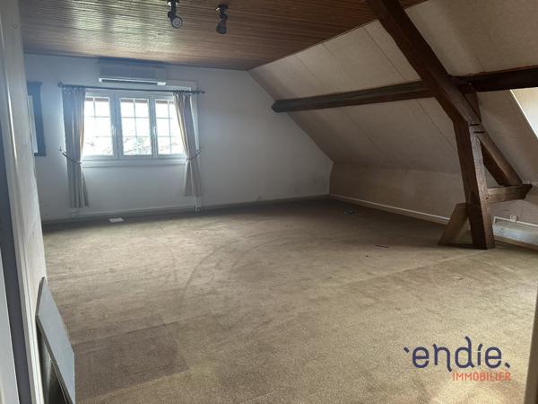 VENTE d'une maison de 8 pièces (183 m²) à BRUGHEAS